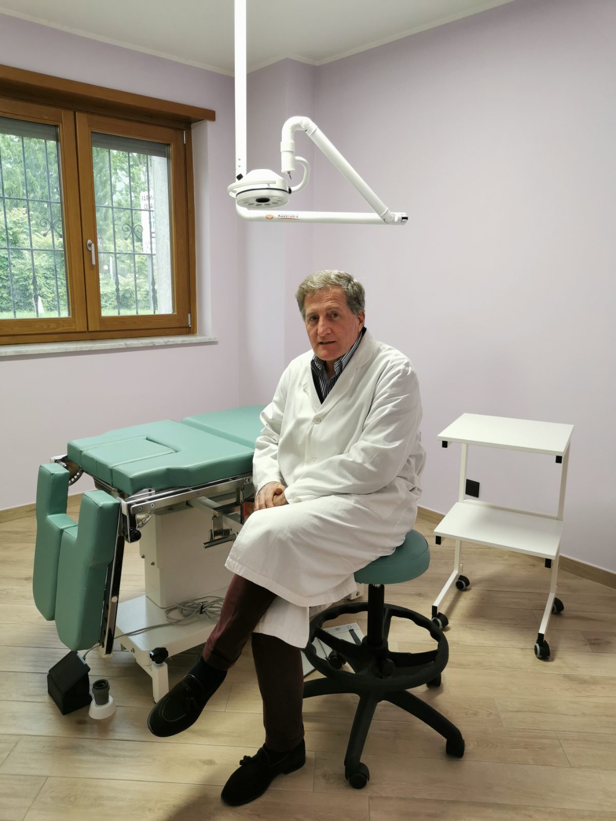 Dott. Guido Violante, urologo e chirurgo a Torino, in ambulatorio